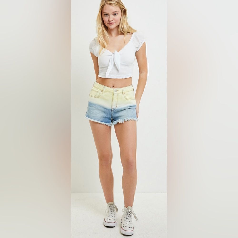 PacSun Spring Tide
High Waisted Denim
Festival Shorts size 26 new with tags
